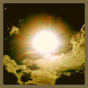 Ein Wolkenbild mit Sonne - Traumasensibilität heißt auch, Bedeutung von Licht und Schatten zu kennen